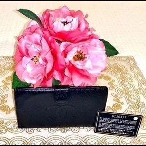 CHANEL CC CAVIAR BIFOLD LEATHER WALLET WITH GOLD CHAIN STRAP